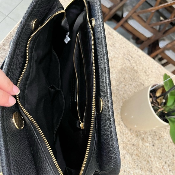 🔥🔥MARC JACOBS GOLD CHAIN TOTE (Like New) Paid $425🔥🔥 - Picture 14 of 16